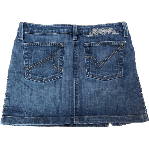 vintage mini skirt in perfect condition
Size: S Waist: 40 cm Length: 35 cm - Picture 3 of 4